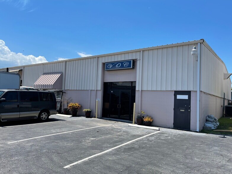 More Photos Of 1725 S Nova Rd, Daytona Beach Warehouse For Sale