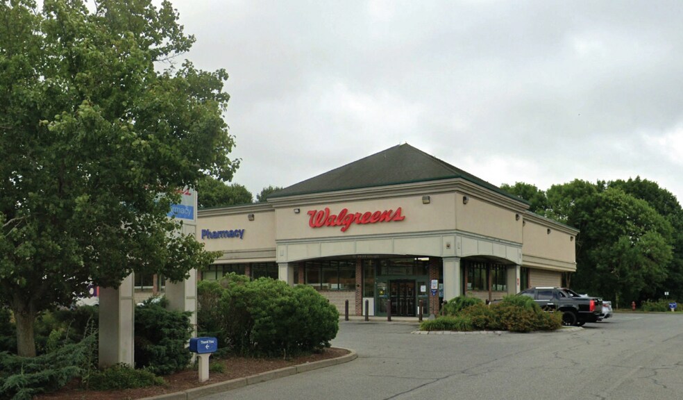 More Photos Of 85 Huttleston Ave, Fairhaven Drugstore For Lease