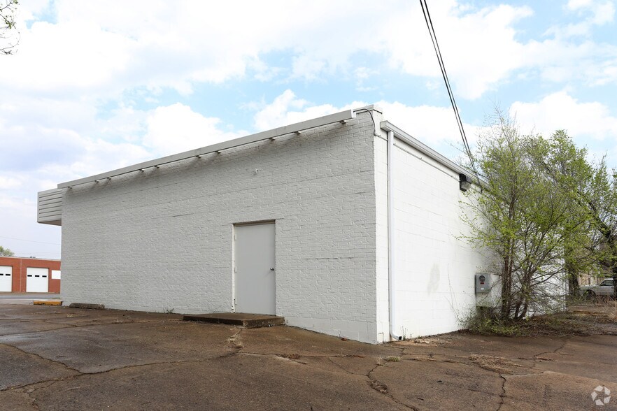 More Photos Of 1224 S Kansas Ave, Topeka Freestanding For Lease