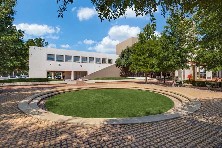 More Photos Of 1301 Solana Blvd, Westlake Unknown For Lease