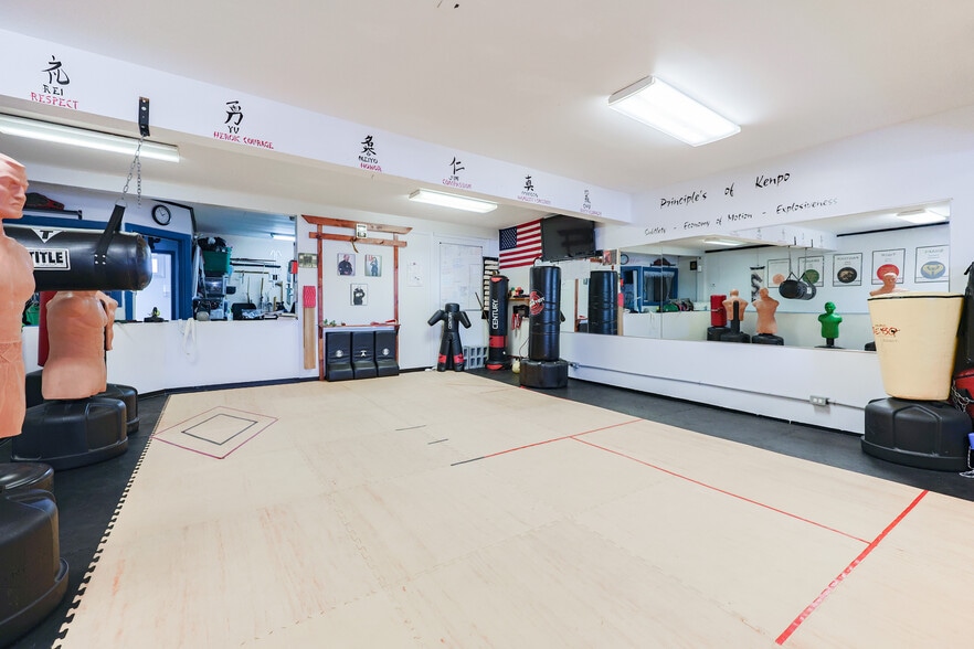 More Photos Of 310-312 Wilbur Ave, Swansea Office For Sale