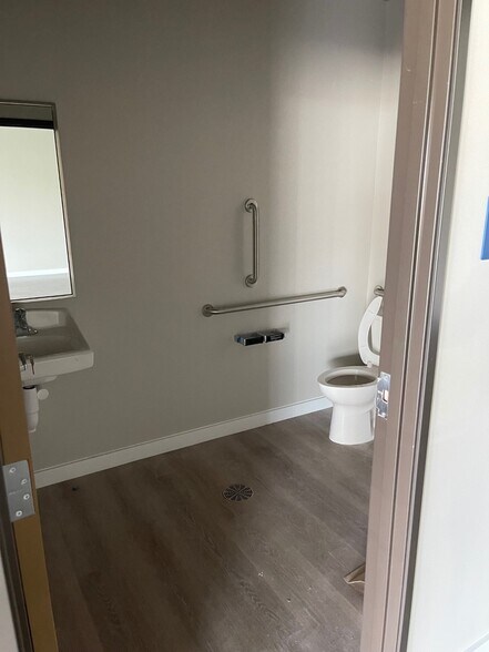 More Photos Of 3911 S Rochester Rd, Rochester Hills Storefront For Lease