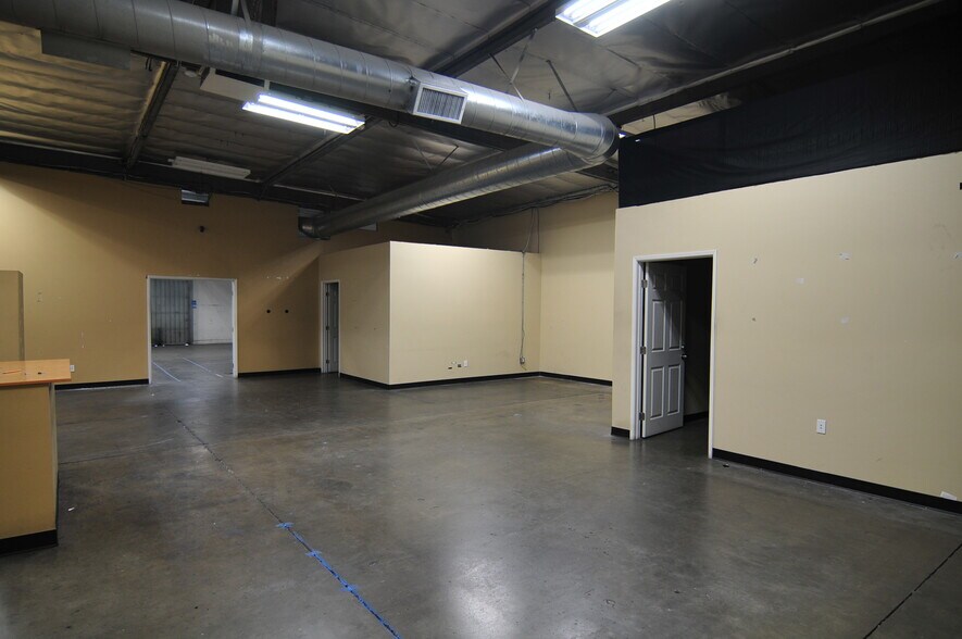 More Photos Of 9701-9729 Lurline Ave, Chatsworth Warehouse For Lease