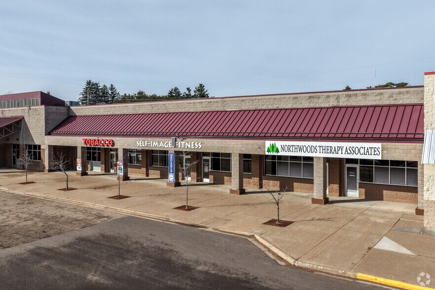 More Photos Of 400 W 9th St N, Ladysmith General Retail For Sale
