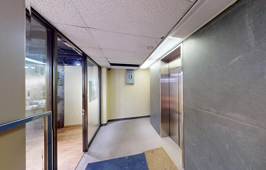 More Photos Of 250 Portage Av, Winnipeg Office For Sale