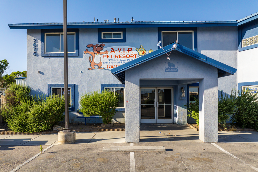 More Photos Of 2675 W Arby, Las Vegas Veterinarian Kennel For Sale