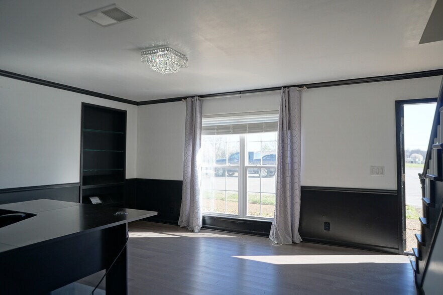 More Photos Of 114 Canfield Pl, Hendersonville Office For Sale