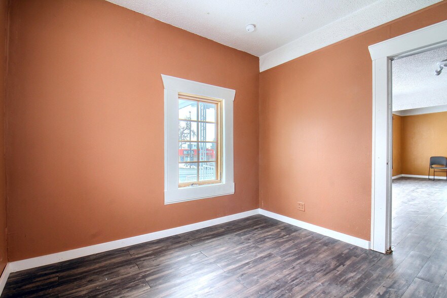 More Photos Of 2555 Sheridan Blvd, Edgewater Storefront Retail Office For Sale