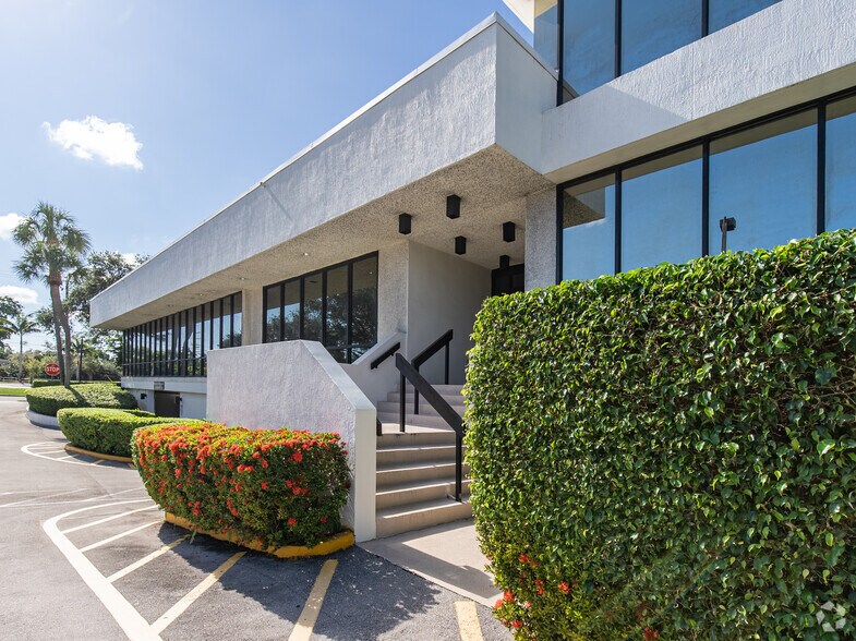 More Photos Of 1499 W Palmetto Park Rd, Boca Raton Office For Lease