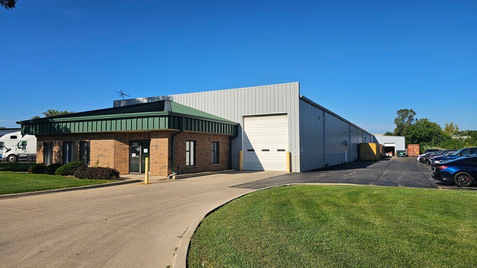 More Photos Of 1180 Atlantic Dr, West Chicago Warehouse For Lease