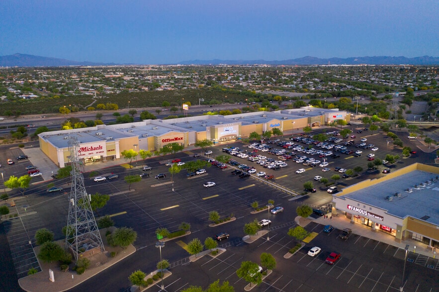 More Photos Of 5117-5515 S Calle Santa Cruz, Tucson Unknown For Lease