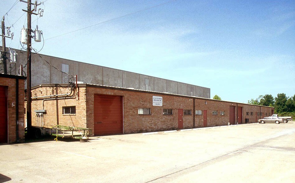 More Photos Of 1919 W Sam Houston Pky N, Houston Manufacturing For Lease