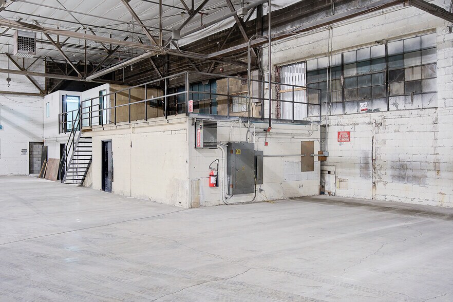 More Photos Of 1375 Rue Brouillette, Saint-hyacinthe Manufacturing For Lease