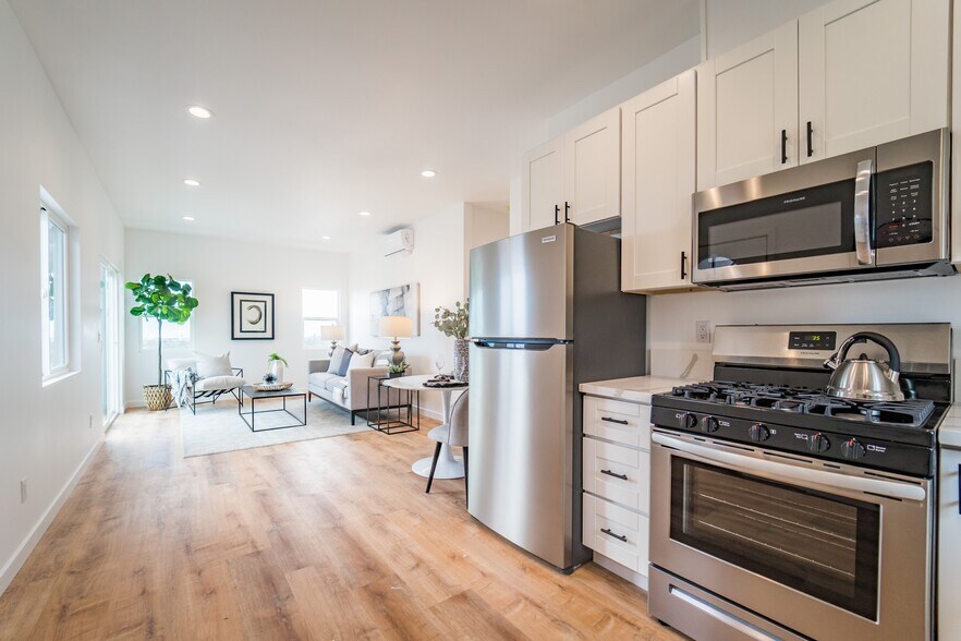 More Photos Of 6737-43 Thomson Ct, San Diego Apartments For Sale