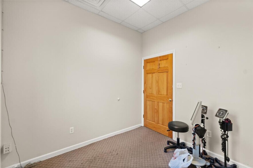 More Photos Of 391 Kennedy Blvd, Bayonne Medical For Sale