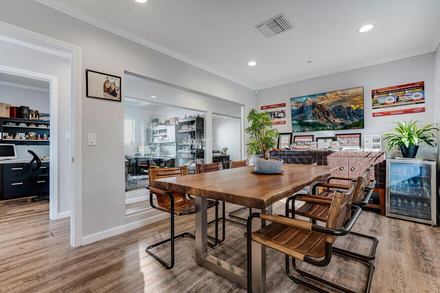 More Photos Of 910 S Glenoaks Blvd, Burbank Storefront Retail Office For Sale