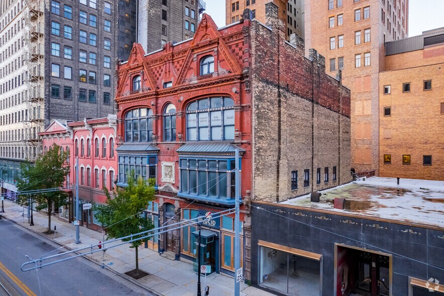 More Photos Of 725-729 N Milwaukee St, Milwaukee Storefront Retail Office For Lease