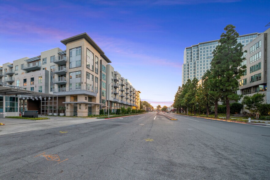 More Photos Of 585 Anton Blvd, Costa Mesa Apartments For Lease
