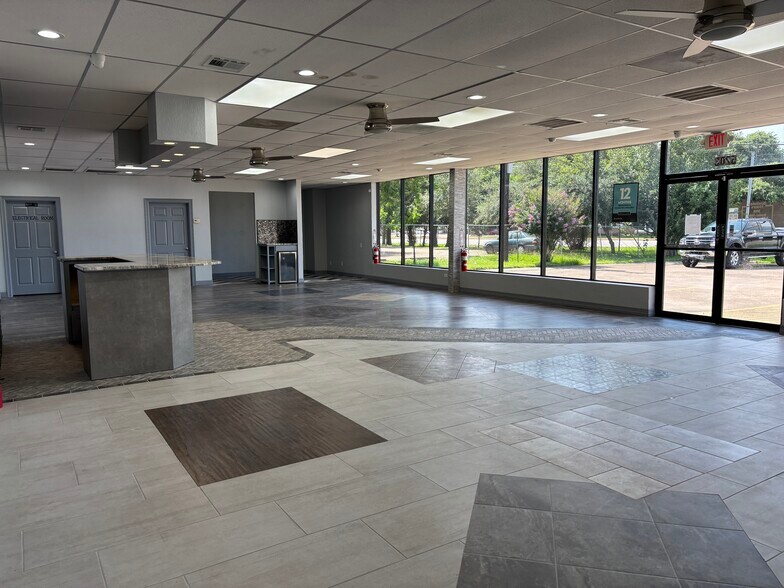 More Photos Of 5203-5205 Broadway St, Pearland Freestanding For Lease