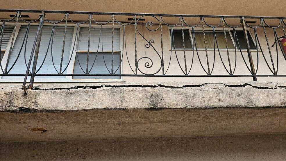 More Photos Of 1004 N Poinsettia Ave, Compton Apartments For Sale