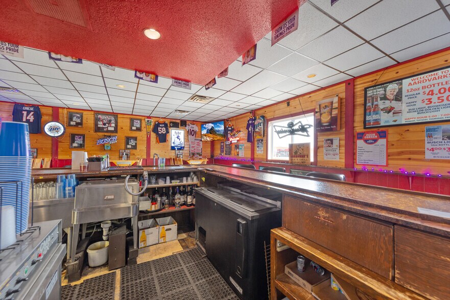 More Photos Of 209 N 5th Ave E, Truman Freestanding For Sale