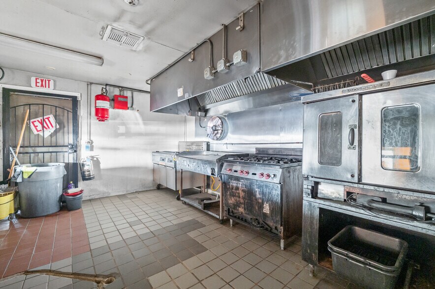 More Photos Of 1710 Second St, Pleasanton Restaurant For Sale