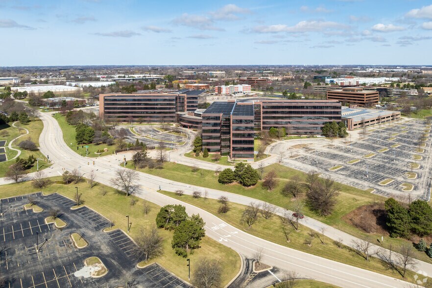 More Photos Of 4 Overlook Pt, Lincolnshire Office For Lease