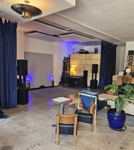 More Photos Of 1194-1196 E Walnut St, Pasadena Storefront For Lease