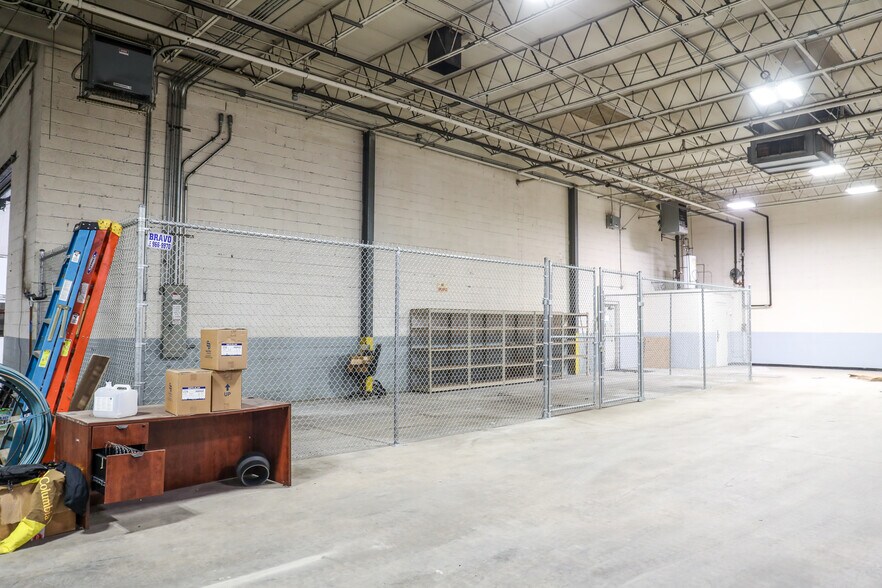 More Photos Of 1585 Roadhaven Dr, Stone Mountain Warehouse For Lease