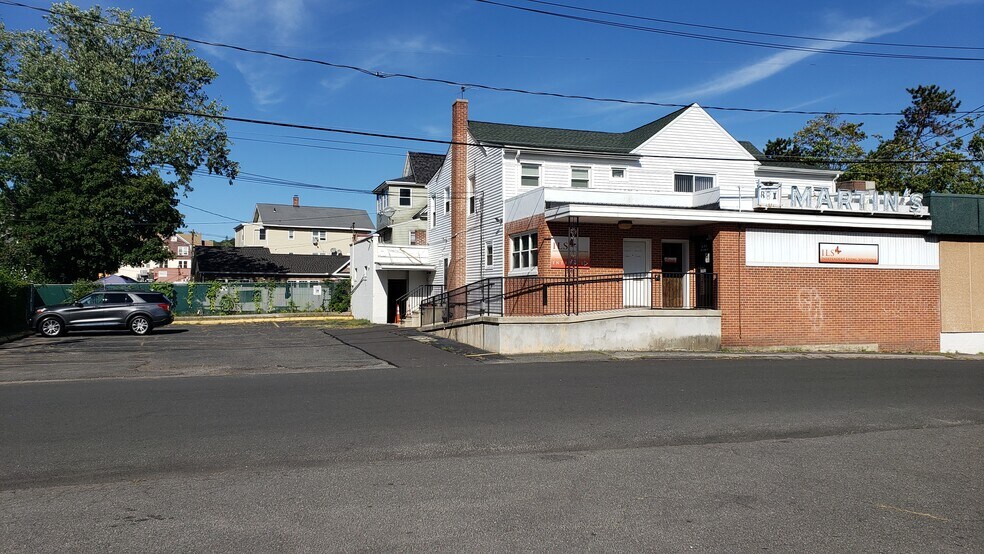 More Photos Of 345-349 Meriden Rd, Waterbury Storefront Retail Residential For Lease