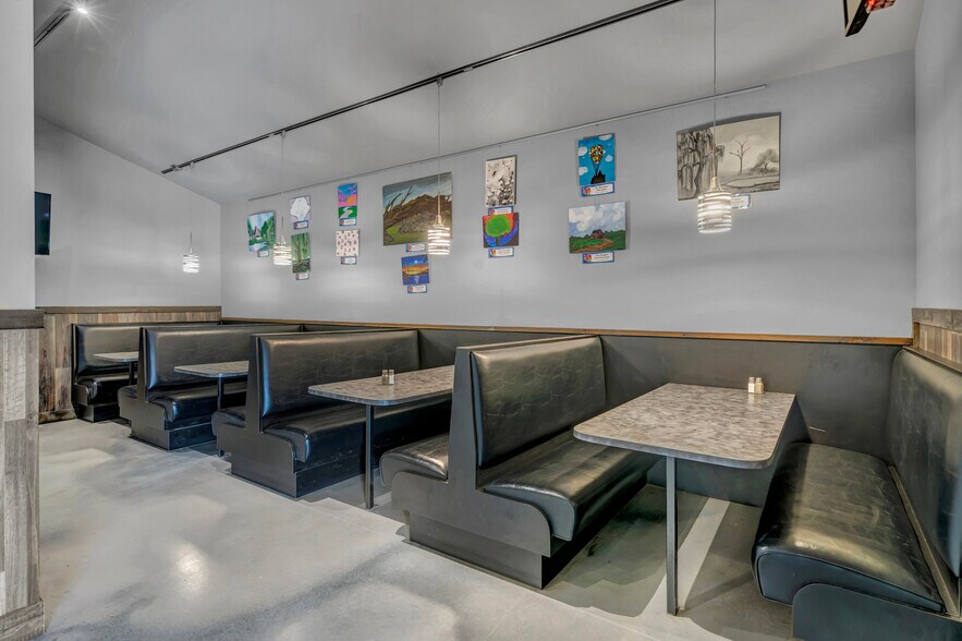 More Photos Of 53 N Howard Ave, Croswell Bar For Sale