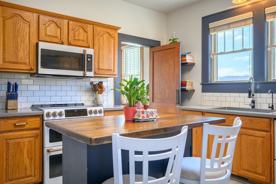 More Photos Of 132 Christiansburg Pike NE, Floyd Flex For Sale