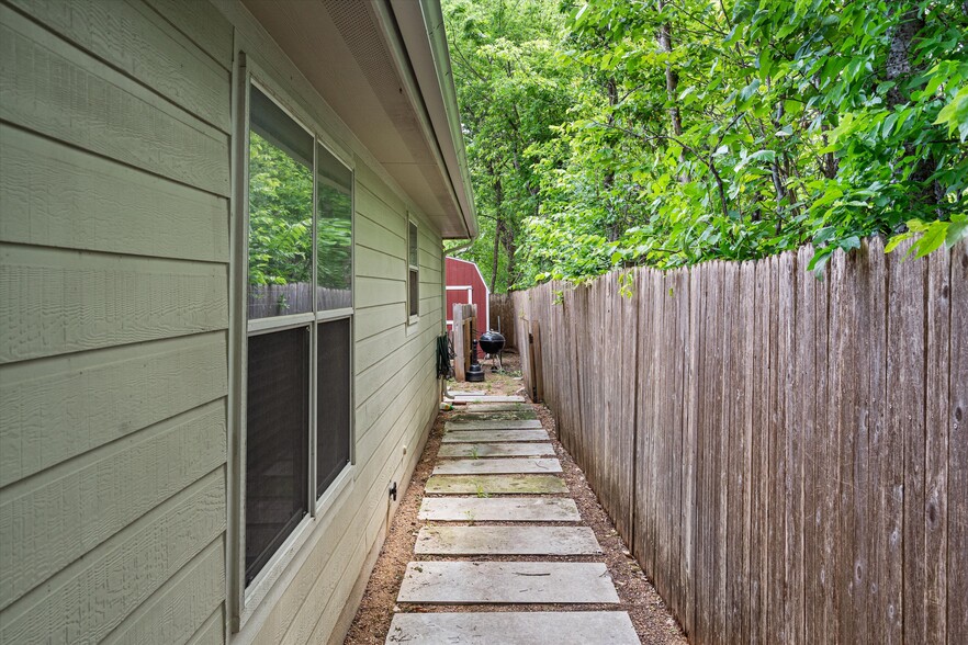 More Photos Of 1213 Justin Ln, Austin Healthcare For Sale