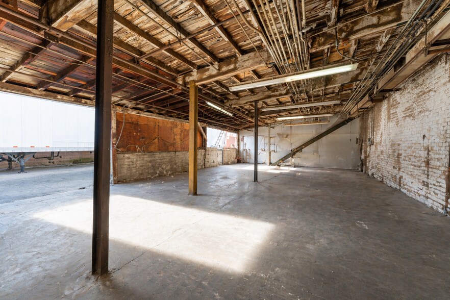 More Photos Of 830 59th St, Los Angeles Manufacturing For Lease