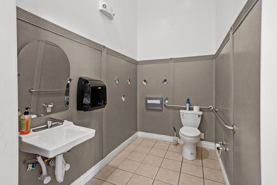 More Photos Of 423-435 Valencia St, San Francisco Freestanding For Sale