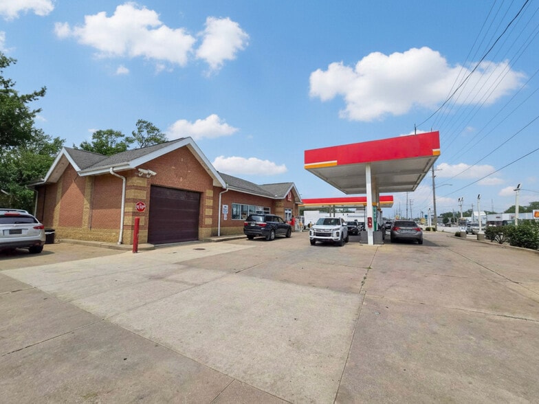 More Photos Of 5270 Northfield Rd, Maple Heights Convenience Store For Lease