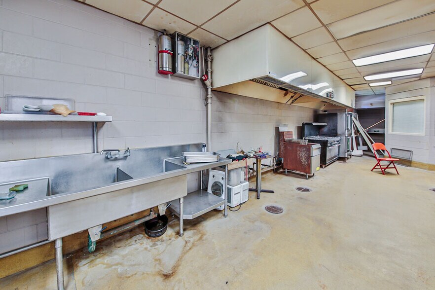More Photos Of 805 Cleburne, West Helena Self Storage For Sale