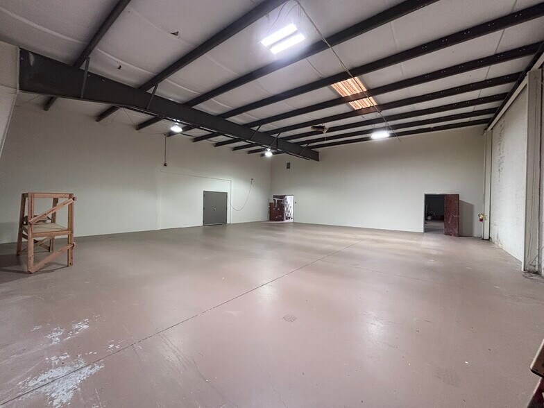 More Photos Of 5930 Gateway Dr, Alpharetta Warehouse For Lease
