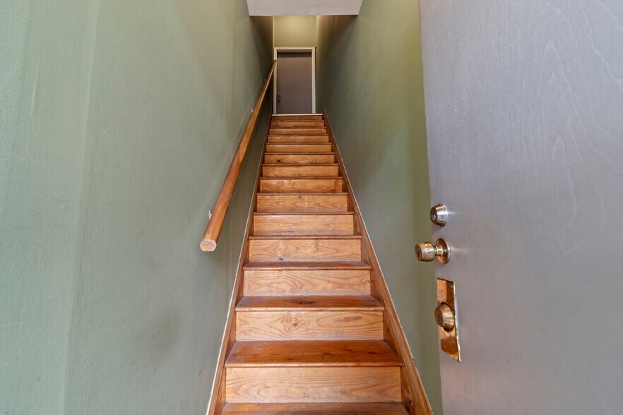 More Photos Of 2626 E Allegheny Ave, Philadelphia Office Residential For Sale