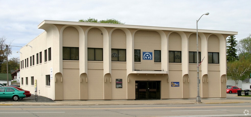 Primary Photo Of 526 W Wisconsin Ave, Appleton Medical For Lease