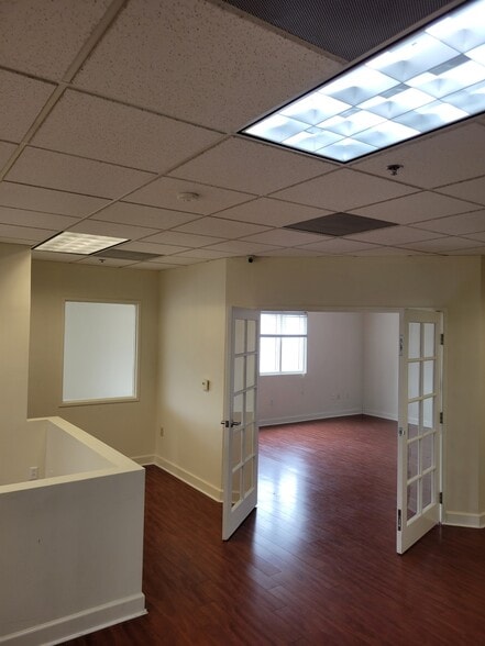 More Photos Of 2600 Foothill Blvd, La Crescenta Office For Lease