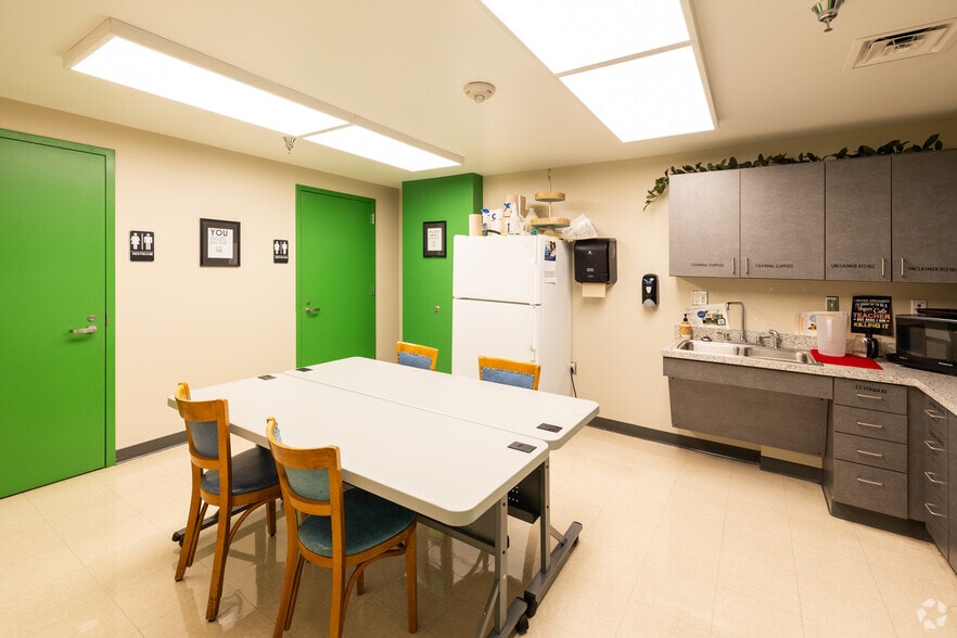 More Photos Of 502 Hamilton St, Toledo Light Distribution For Sale