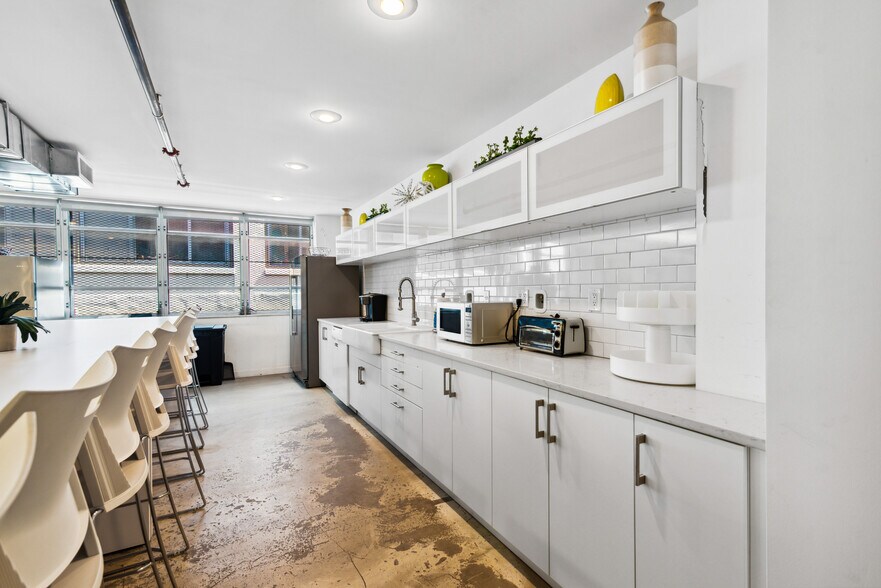 More Photos Of 121-127 S 13th St, Philadelphia Office For Lease