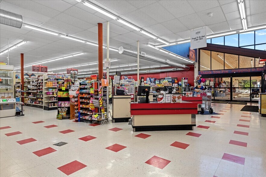 More Photos Of 1275-1281 N 7th St, Riverton General Retail For Sale