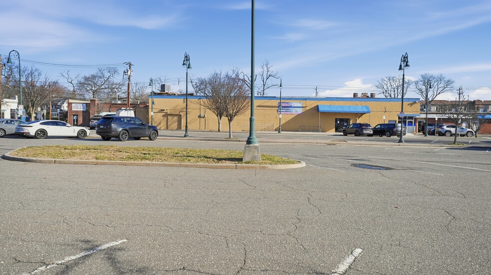 More Photos Of 117-133 Merrick Ave, Merrick Storefront For Lease
