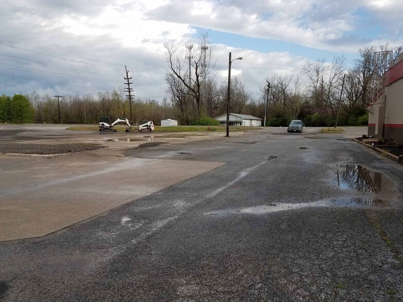 More Photos Of 1915-1921 W Sycamore St, Carbondale Land For Sale