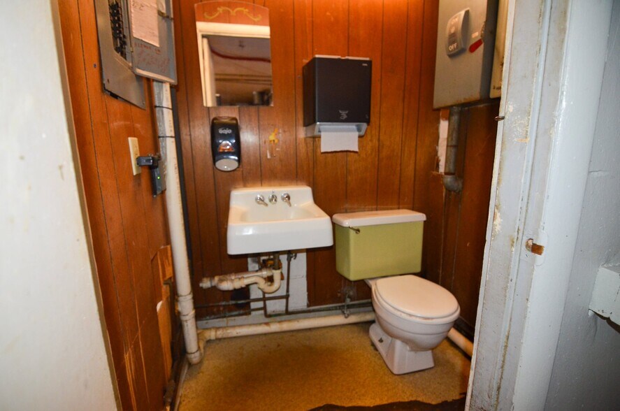 More Photos Of 12560 US-27, Chickamauga General Retail For Sale