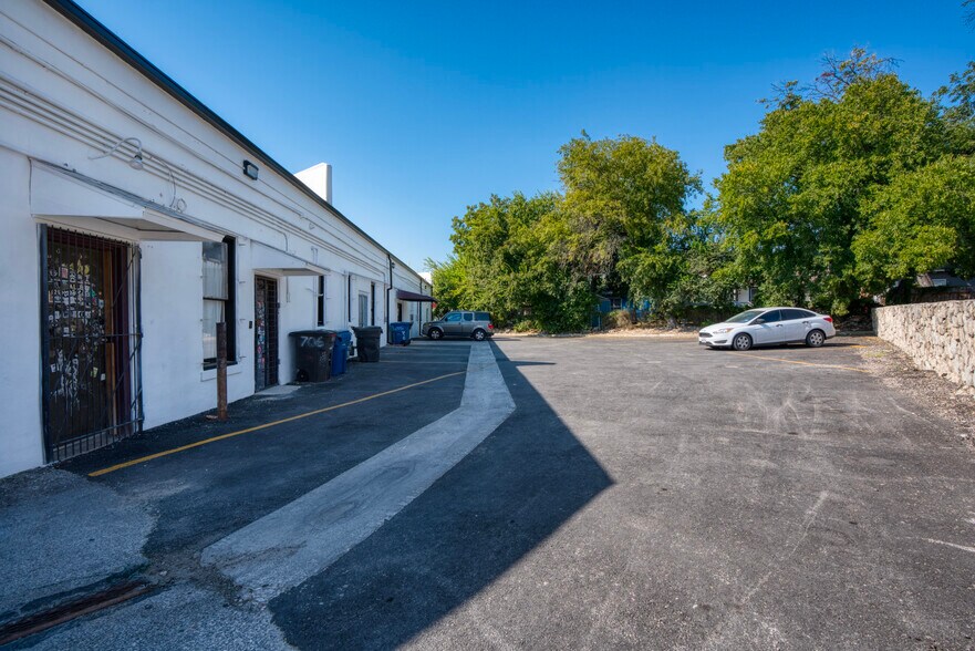 More Photos Of 700-714 Fredericksburg Rd, San Antonio Storefront Retail Office For Lease