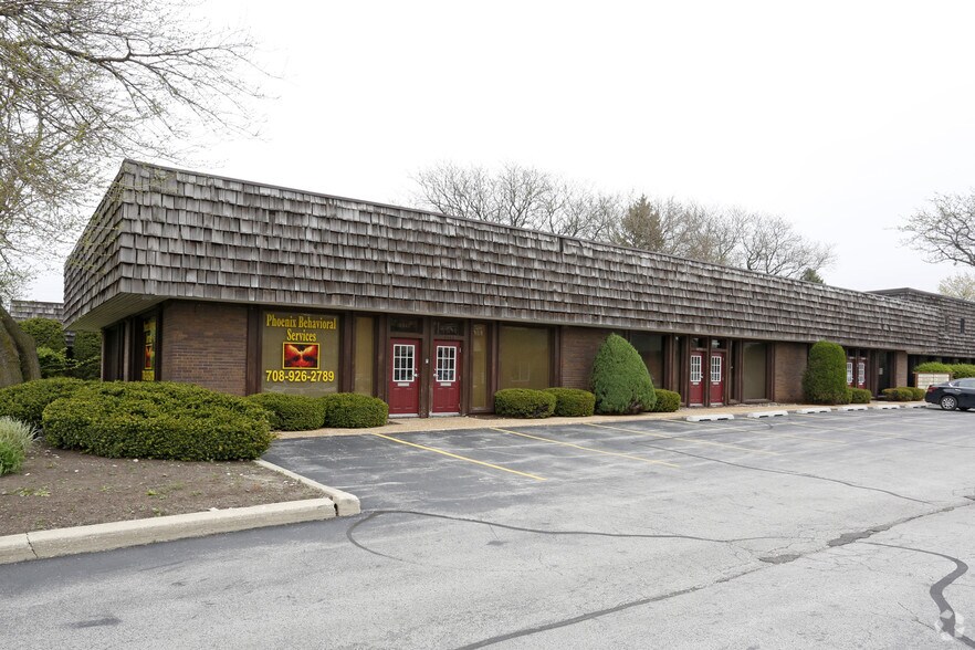 More Photos Of 16531-16533 Oak Park Ave, Tinley Park Unknown For Lease