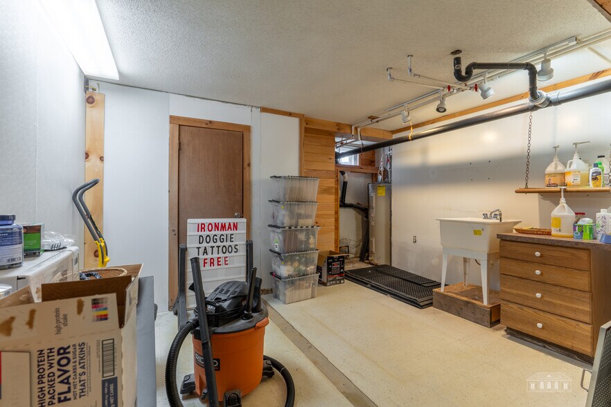 More Photos Of 1915 Saranac Ave, Lake Placid General Retail For Sale
